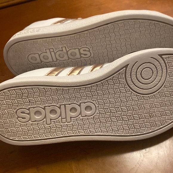 Adidas girl size 1 in good condition - Picture 4 of 4